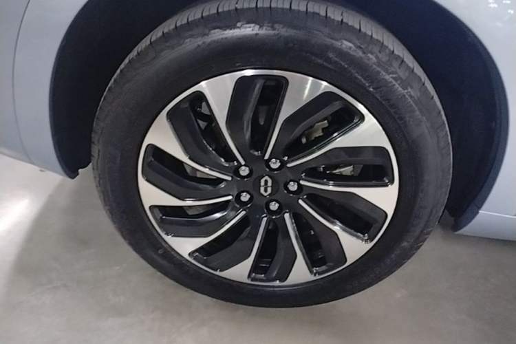 Used Hima AITO M7 2024 1.5T Intelligent Driving 4WD Max Edition 5 Seats Right Rear Wheel Hub