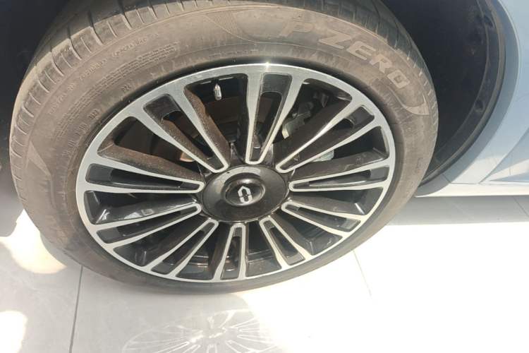 Used Hima AITO M7 2024 1.5T Intelligent Driving 4WD Max Edition 5 Seats Right Rear Wheel Hub