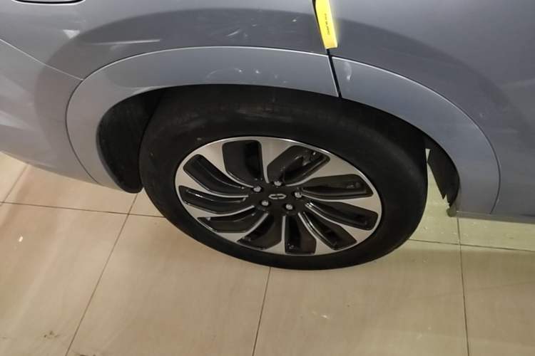 Used Hima AITO M7 2024 1.5T Intelligent Driving Rear-Drive Max Edition 5 Seats Right Rear Wheel Hub