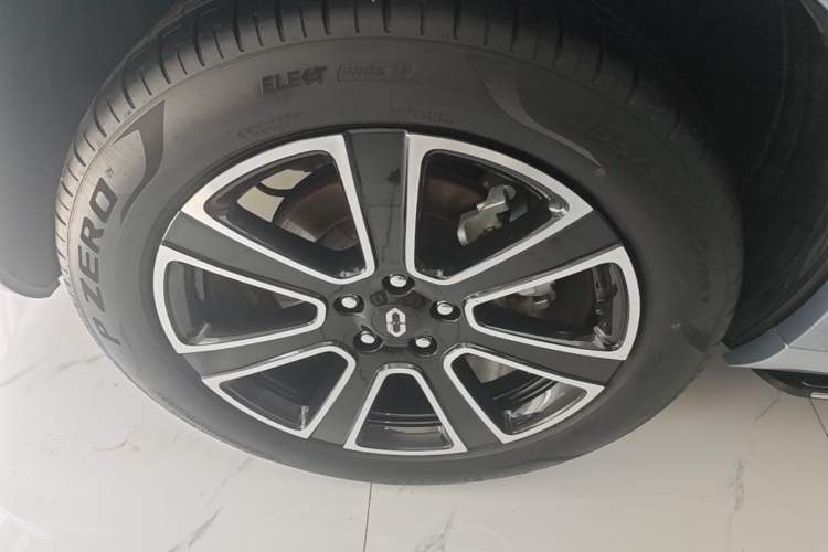 Used Hima AITO M7 2024 1.5T Four-Wheel Drive Plus Version 5 Seats Right Rear Wheel Hub