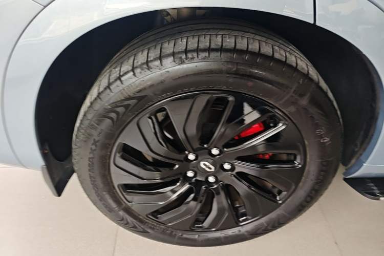 Used Hima AITO M7 2024 1.5T Intelligent Driving 4WD Max Edition 5 Seats Right Rear Wheel Hub