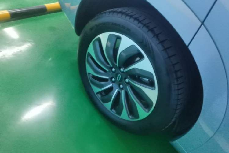 Used Hima AITO M7 2024 1.5T Intelligent Driving 4WD Max Edition 5 Seats Right Rear Wheel Hub