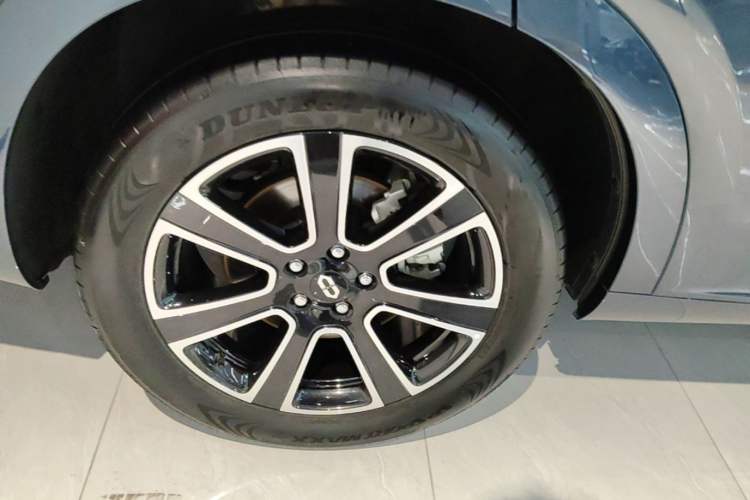 Used Hima AITO M7 2024 1.5T Intelligent Driving 4WD Ultra Version 6 Seats Right Rear Wheel Hub