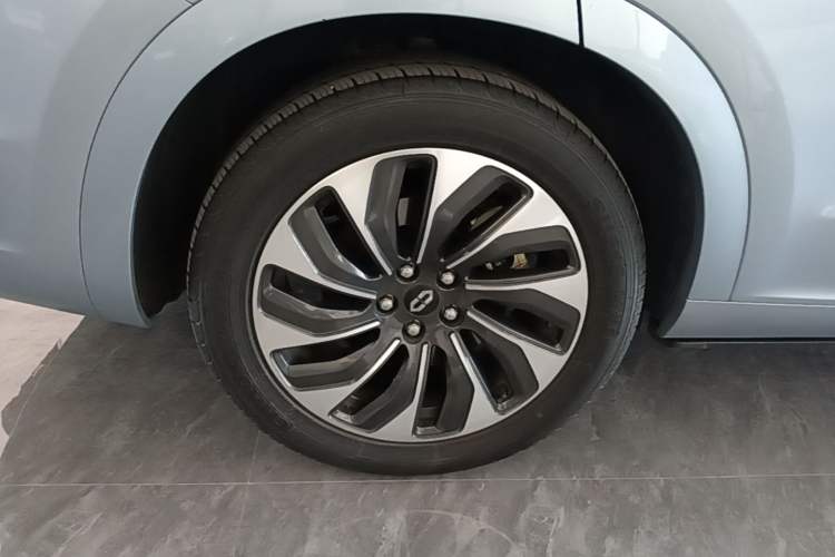 Used Hima AITO M7 2024 1.5T Rear-Drive Plus Version 6 Seats Right Rear Wheel Hub