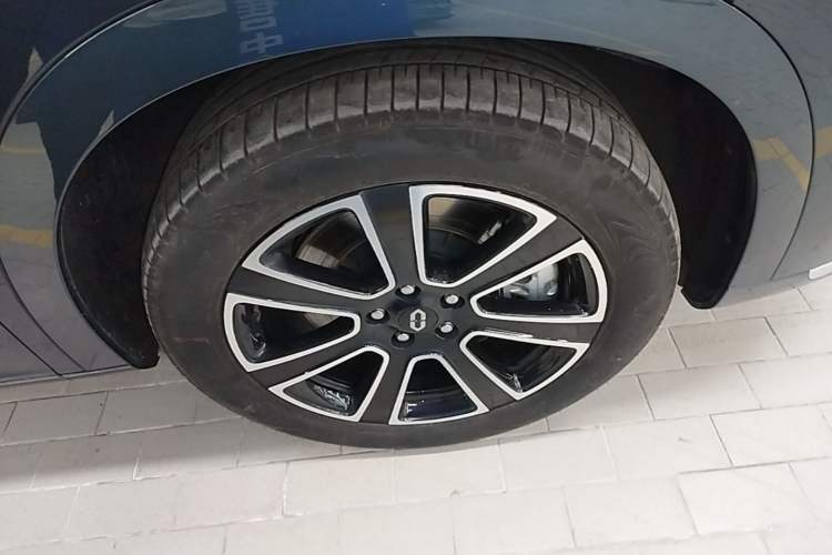 Used Hima AITO M7 2024 1.5T Intelligent Drive 4WD Ultra Version 5 Seats Right Rear Wheel Hub