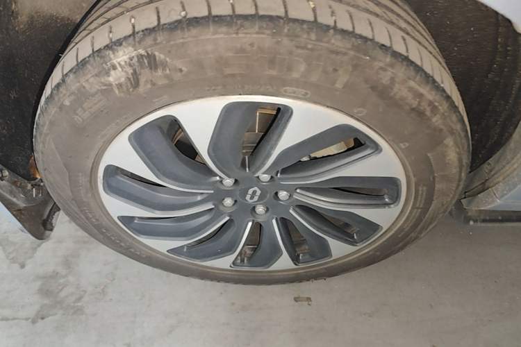 Used Hima AITO M7 2024 1.5T Rear-Drive Plus Version 5 Seats Right Rear Wheel Hub