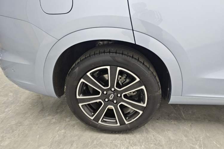 Used Hima AITO M7 2024 1.5T Intelligent Driving 4WD Pro Edition 5 Seats Right Rear Wheel Hub