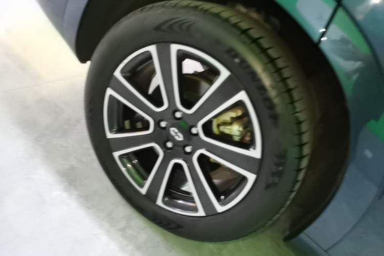 Used Hima AITO M7 2024 1.5T Intelligent Drive 4WD Ultra Version 5 Seats Right Rear Wheel Hub