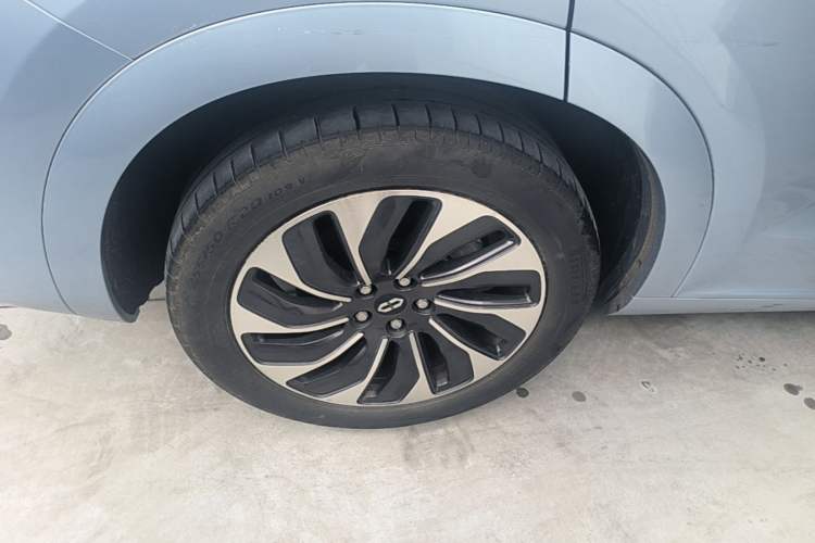 Used Hima AITO M7 2024 1.5T Intelligent Driving Rear-Drive Max Edition 5 Seats Right Rear Wheel Hub