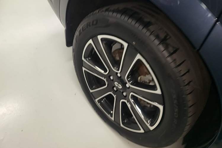 Used Hima AITO M7 2024 1.5T Intelligent Driving 4WD Ultra Version 6 Seats Right Rear Wheel Hub