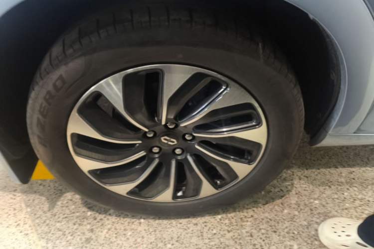 Used Hima AITO M7 2024 1.5T Intelligent Driving 4WD Max Edition 5 Seats Right Rear Wheel Hub