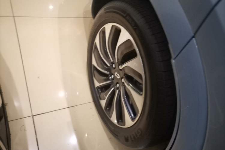 Used Hima AITO M7 2024 1.5T Intelligent Driving Rear-Drive Max Edition 5 Seats Right Rear Wheel Hub