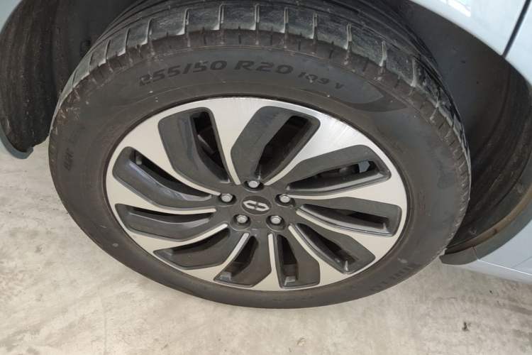 Used Hima AITO M7 2024 1.5T Intelligent Driving Rear-Drive Max Edition 5 Seats Right Rear Wheel Hub