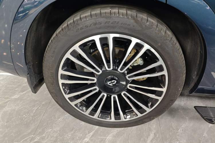 Used Hima AITO M7 2024 1.5T Intelligent Driving 4WD Ultra Version 6 Seats Right Rear Wheel Hub