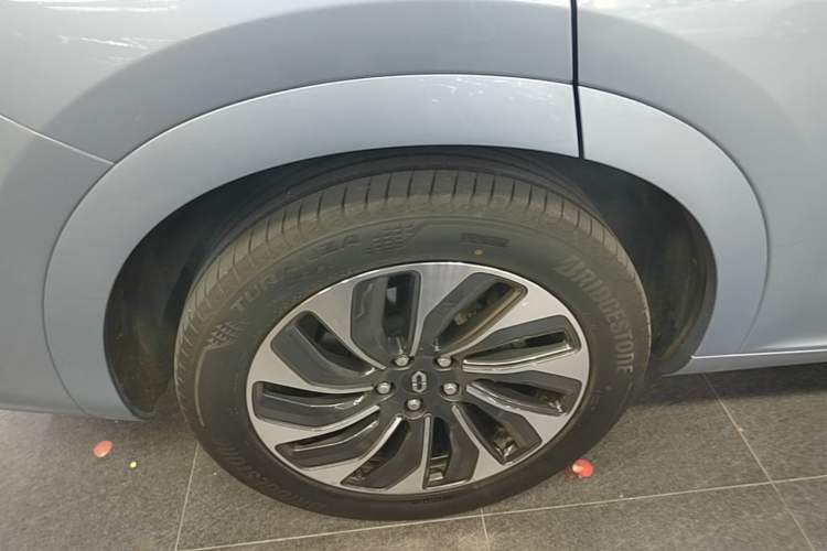 Used Hima AITO M7 2024 1.5T Intelligent Driving 4WD Max Edition 5 Seats Right Rear Wheel Hub