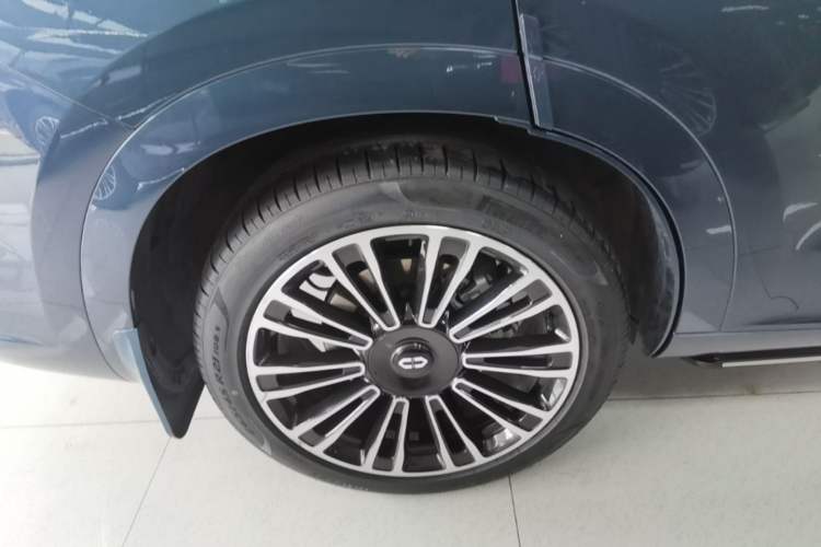 Used Hima AITO M7 2024 1.5T Intelligent Drive 4WD Ultra Version 5 Seats Right Rear Wheel Hub
