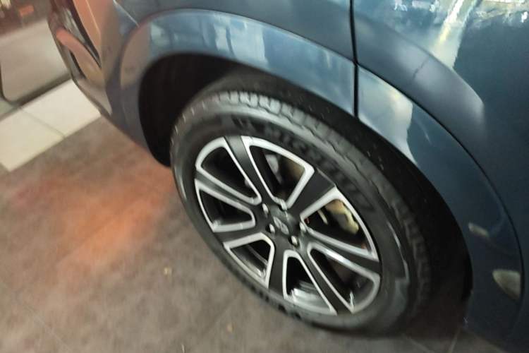 Used Hima AITO M7 2024 1.5T Intelligent Driving 4WD Max Edition 5 Seats Right Rear Wheel Hub
