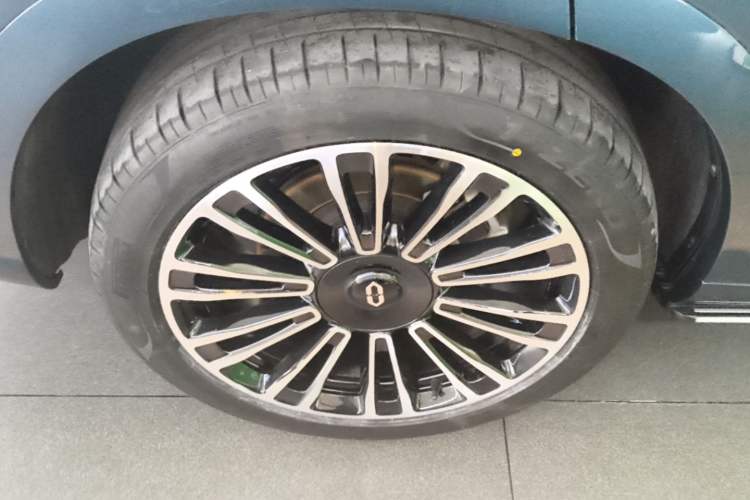 Used Hima AITO M7 2024 1.5T Intelligent Drive 4WD Ultra Version 5 Seats Right Rear Wheel Hub