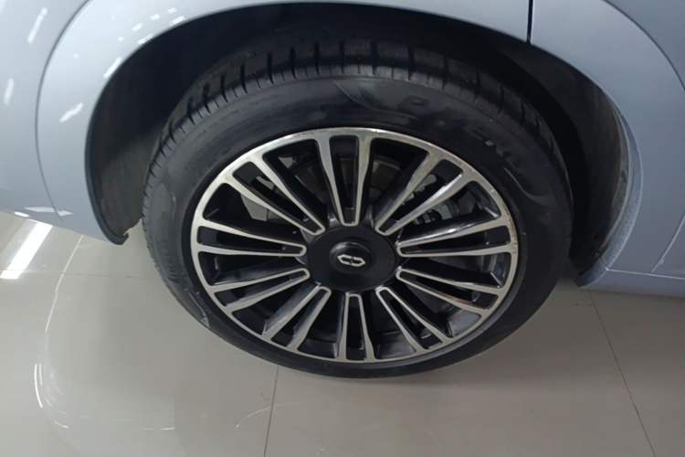Used Hima AITO M7 2024 1.5T Intelligent Drive Rear-Drive Ultra Version 5 Seats Right Rear Wheel Hub
