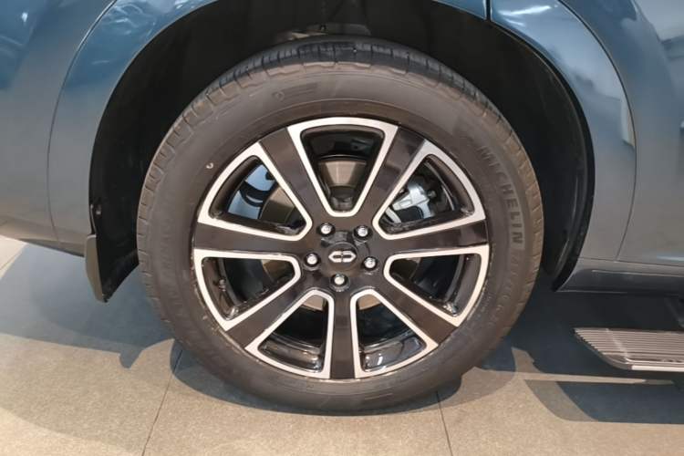 Used Hima AITO M7 2024 1.5T Intelligent Driving 4WD Max Edition 5 Seats Right Rear Wheel Hub