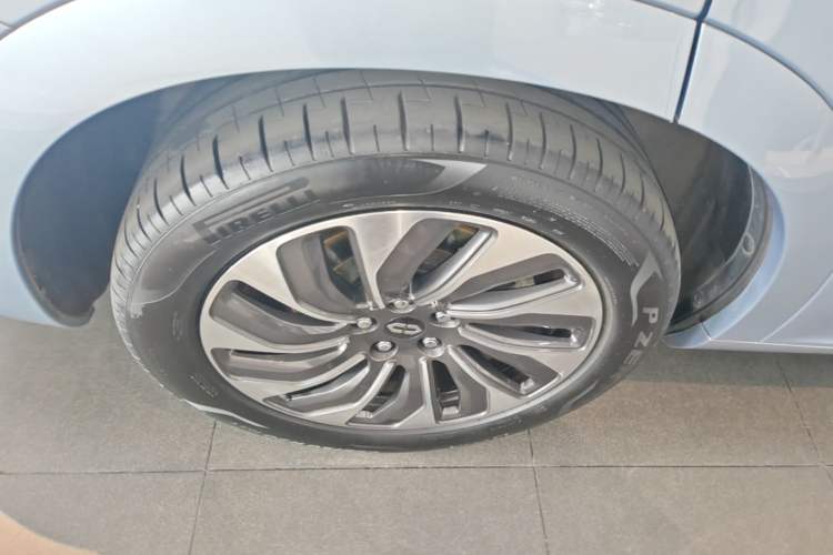 Used Hima AITO M7 2024 1.5T Intelligent Driving 4WD Max Edition 5 Seats Right Rear Wheel Hub