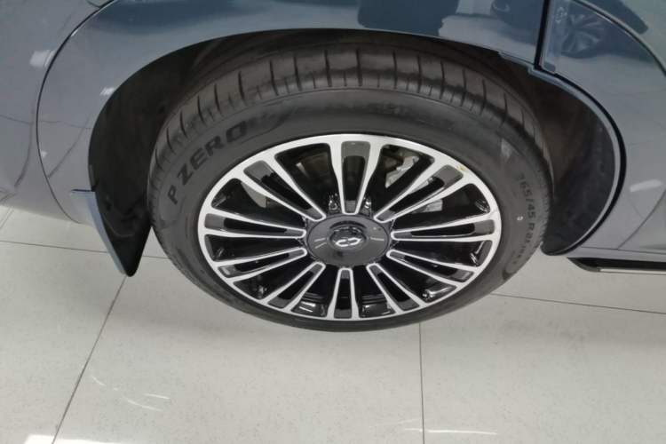 Used Hima AITO M7 2024 1.5T Intelligent Drive 4WD Ultra Version 5 Seats Right Rear Wheel Hub
