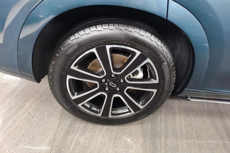 Used Hima AITO M7 2024 1.5T Intelligent Driving 4WD Ultra Version 6 Seats Right Rear Wheel Hub