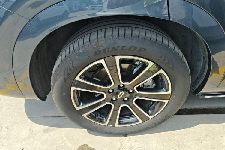 Used Hima AITO M7 2024 1.5T Intelligent Drive Rear-Drive Ultra Version 5 Seats Right Rear Wheel Hub