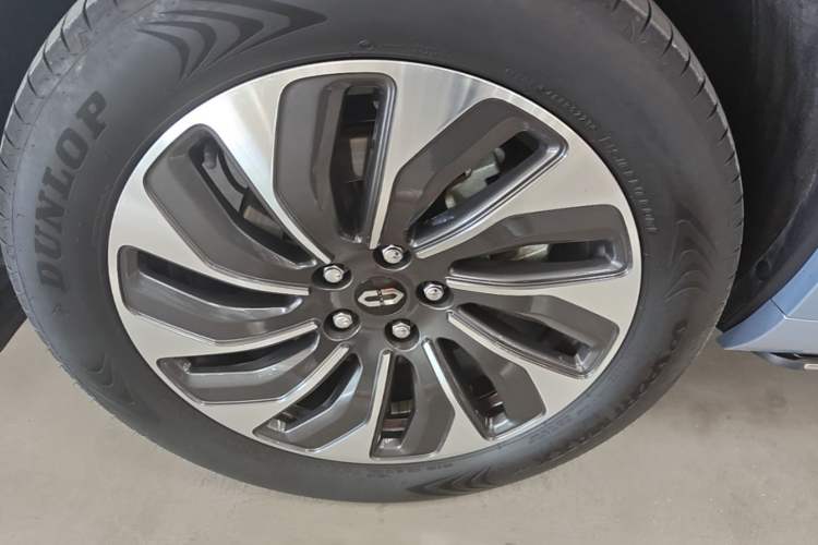 Used Hima AITO M7 2024 1.5T Intelligent Driving 4WD Max Edition 5 Seats Right Rear Wheel Hub