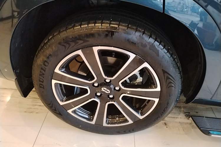 Used Hima AITO M7 2024 1.5T Intelligent Drive Rear-Drive Ultra Version 5 Seats Right Rear Wheel Hub