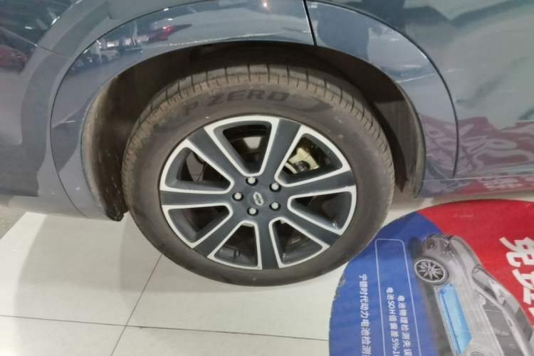 Used Hima AITO M7 2024 1.5T Intelligent Drive Rear-Drive Ultra Version 5 Seats Right Rear Wheel Hub
