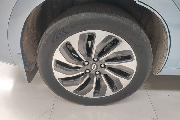 Used Hima AITO M7 2024 1.5T Intelligent Driving 4WD Max Edition 5 Seats Right Rear Wheel Hub