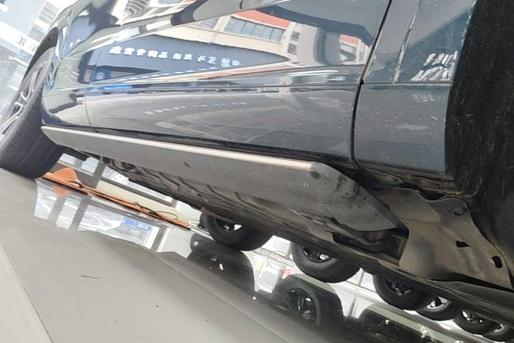 Used Hima AITO M7 2024 1.5T Intelligent Driving Rear-Drive Ultra Version 6 Seats Right Side Sill