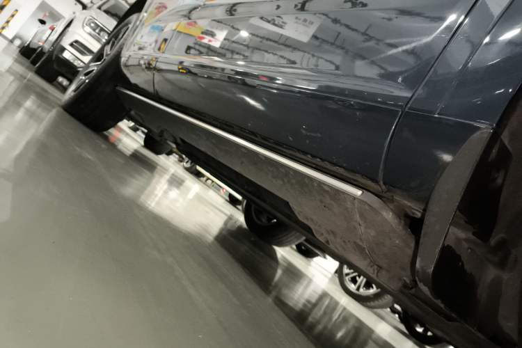 Used Hima AITO M7 2024 1.5T Intelligent Drive Rear-Drive Ultra Version 5 Seats Right Side Sill
