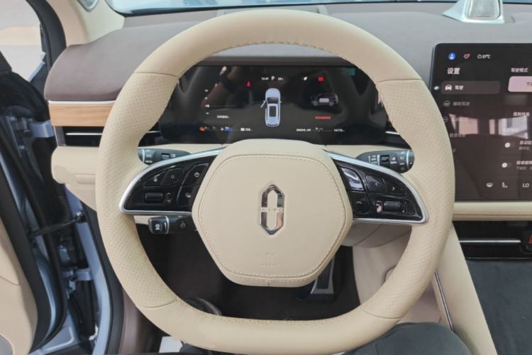 Used Hima AITO M7 2024 1.5T Rear-Drive Plus Version 5 Seats Steering Wheel