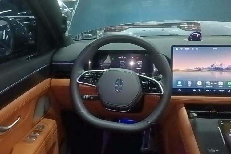 Used Hima AITO M7 2024 1.5T Intelligent Driving 4WD Ultra Version 6 Seats Steering Wheel