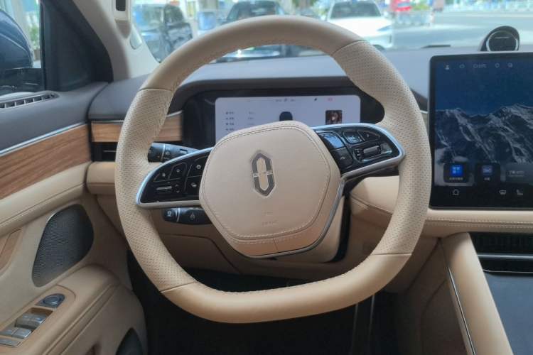 Used Hima AITO M7 2024 1.5T Intelligent Driving 4WD Ultra Version 6 Seats Steering Wheel