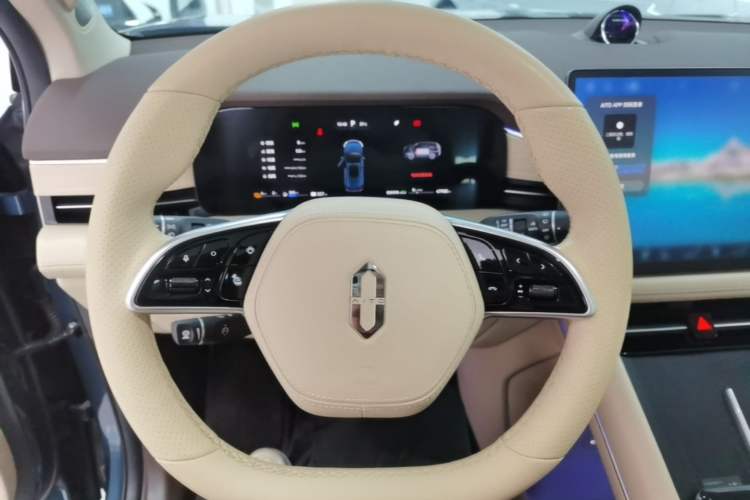 Used Hima AITO M7 2024 1.5T Intelligent Drive 4WD Ultra Version 5 Seats Steering Wheel