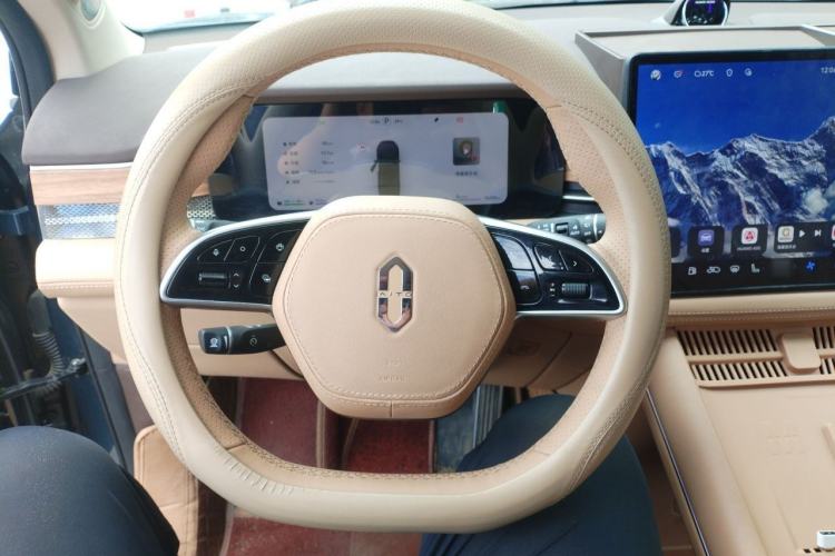 Used Hima AITO M7 2024 1.5T Intelligent Drive 4WD Ultra Version 5 Seats Steering Wheel