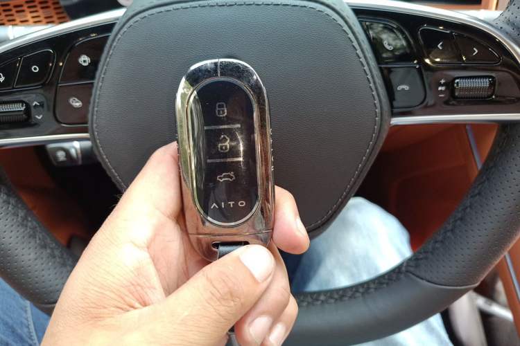 Used Hima AITO M7 2024 1.5T Intelligent Driving Rear-Drive Ultra Version 6 Seats Vehicle Key