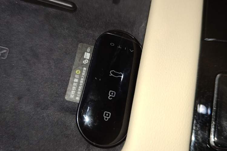 Used Hima AITO M7 2024 1.5T Rear-Drive Plus Version 6 Seats Vehicle Key