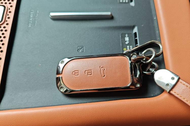 Used Hima AITO M7 2024 1.5T Intelligent Drive Rear-Drive Ultra Version 5 Seats Vehicle Key