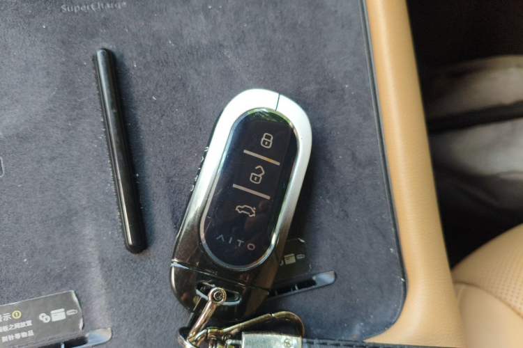 Used Hima AITO M7 2024 1.5T Rear-Drive Plus Version 5 Seats Vehicle Key
