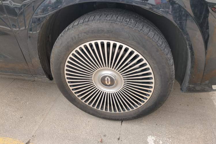 Used Hima AITO M7 2024 1.5T Intelligent Driving Rear-Drive Pro Version 5 Seats Right Front Wheel Hub