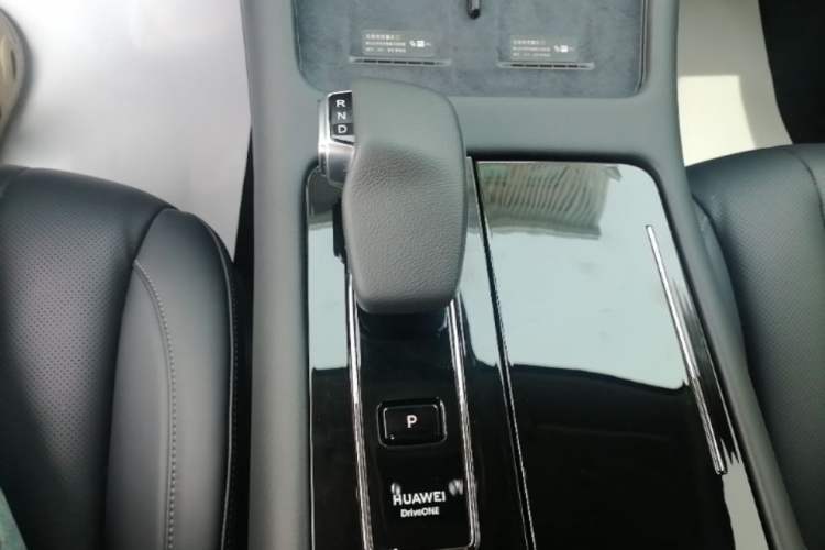 Used Hima AITO M7 2024 1.5T Rear-Drive Plus Version 6 Seats Gear Lever