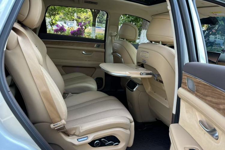 Used Hima AITO M7 2024 1.5T Intelligent Driving 4WD Pro Edition 6 Seats Ternary Lithium Battery Interior 12