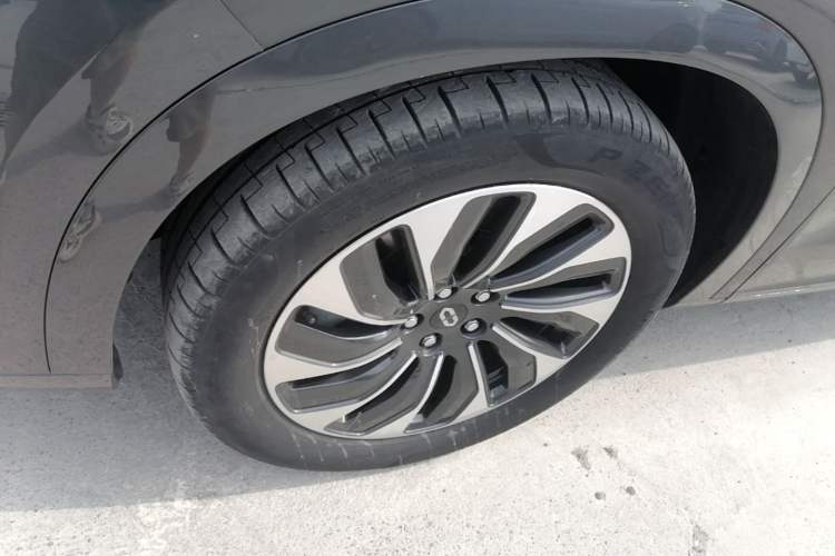 Used Hima AITO M7 2024 1.5T Intelligent Driving 4WD Max Edition 5 Seats Left Front Wheel Hub
