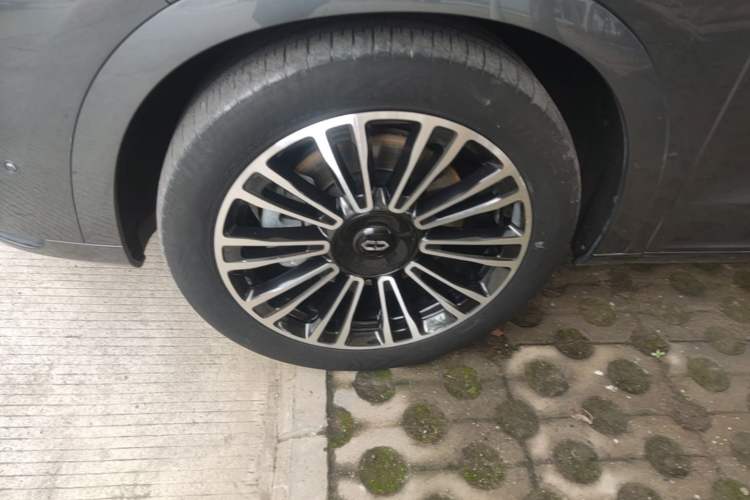 Used Hima AITO M7 2024 1.5T Rear-Drive Plus Version 5 Seats Left Front Wheel Hub