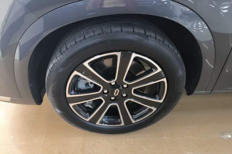 Used Hima AITO M7 2024 1.5T Intelligent Driving Rear-Drive Pro Version 5 Seats Left Front Wheel Hub