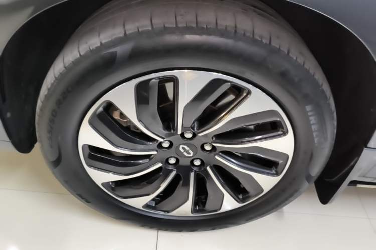 Used Hima AITO M7 2024 1.5T Intelligent Drive 4x4 Max Edition 6 Seats Left Front Wheel Hub